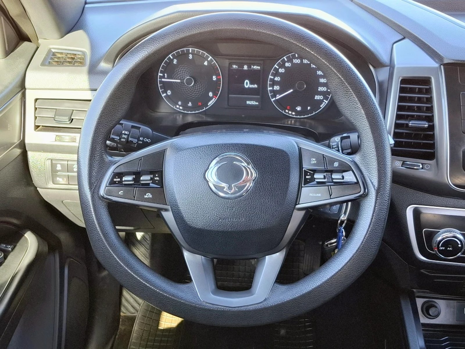 SsangYong Grand musso 2023 - Imagen 14 de 20