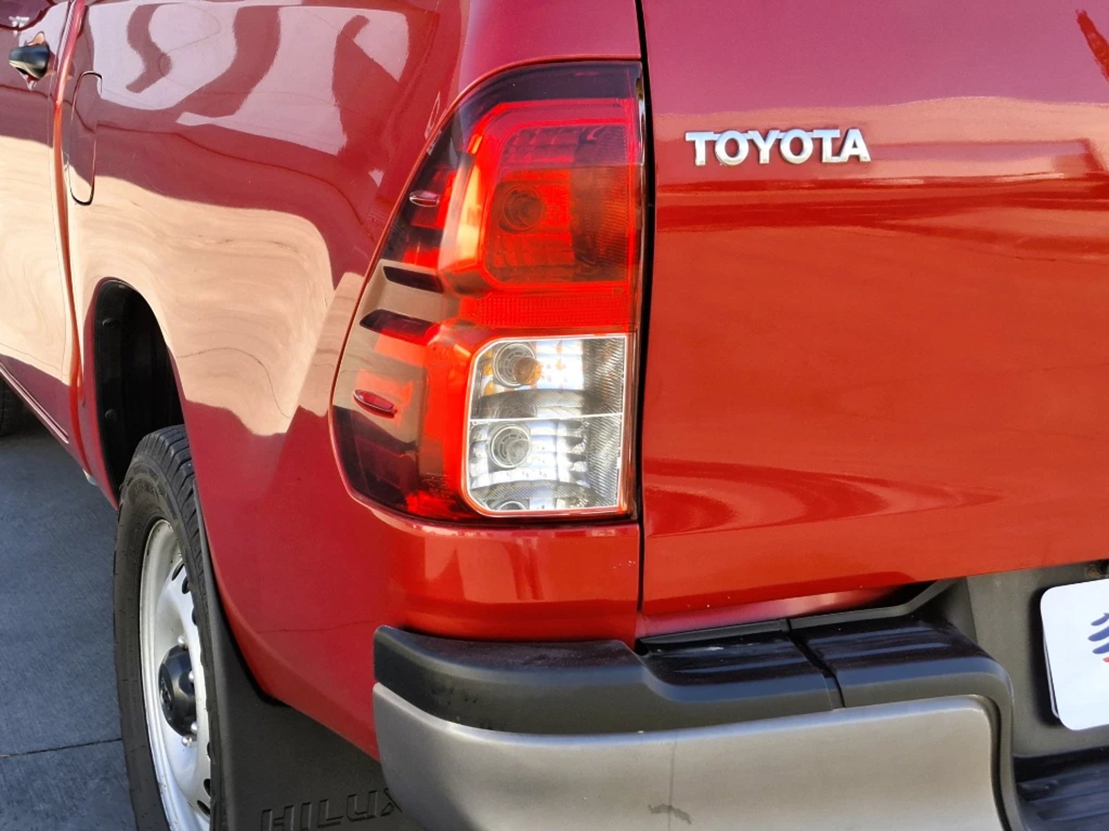 TOYOTA HILUX 2023 - Imagen 10 de 20