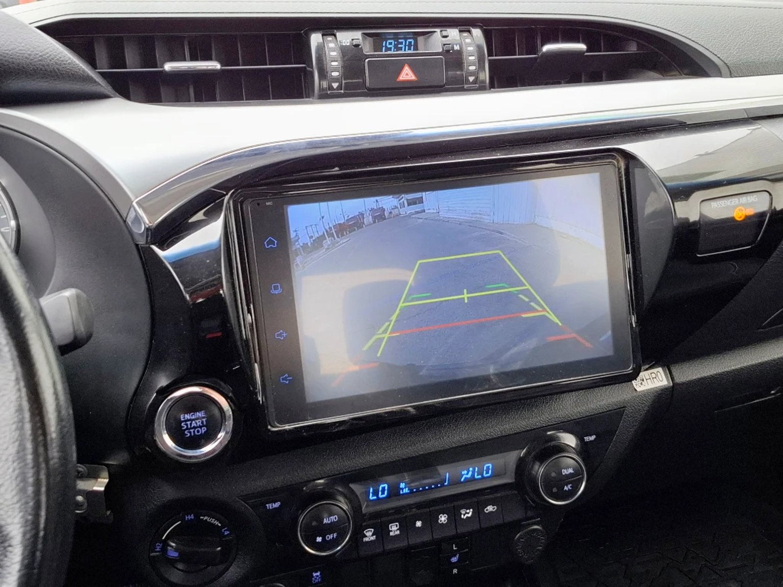 TOYOTA HILUX 2023 - Imagen 19 de 20