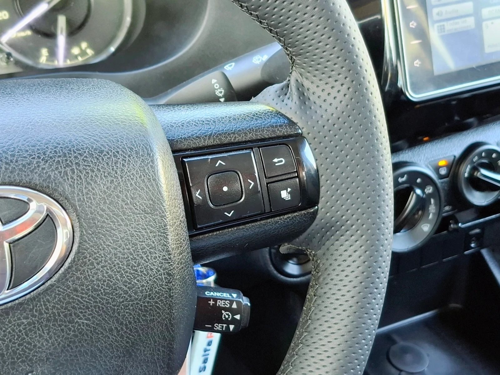 TOYOTA HILUX 2023 - Imagen 17 de 20