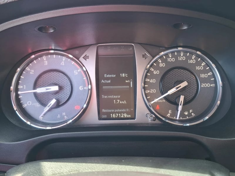 Toyota Hilux 2022 - Imagen 18 de 20