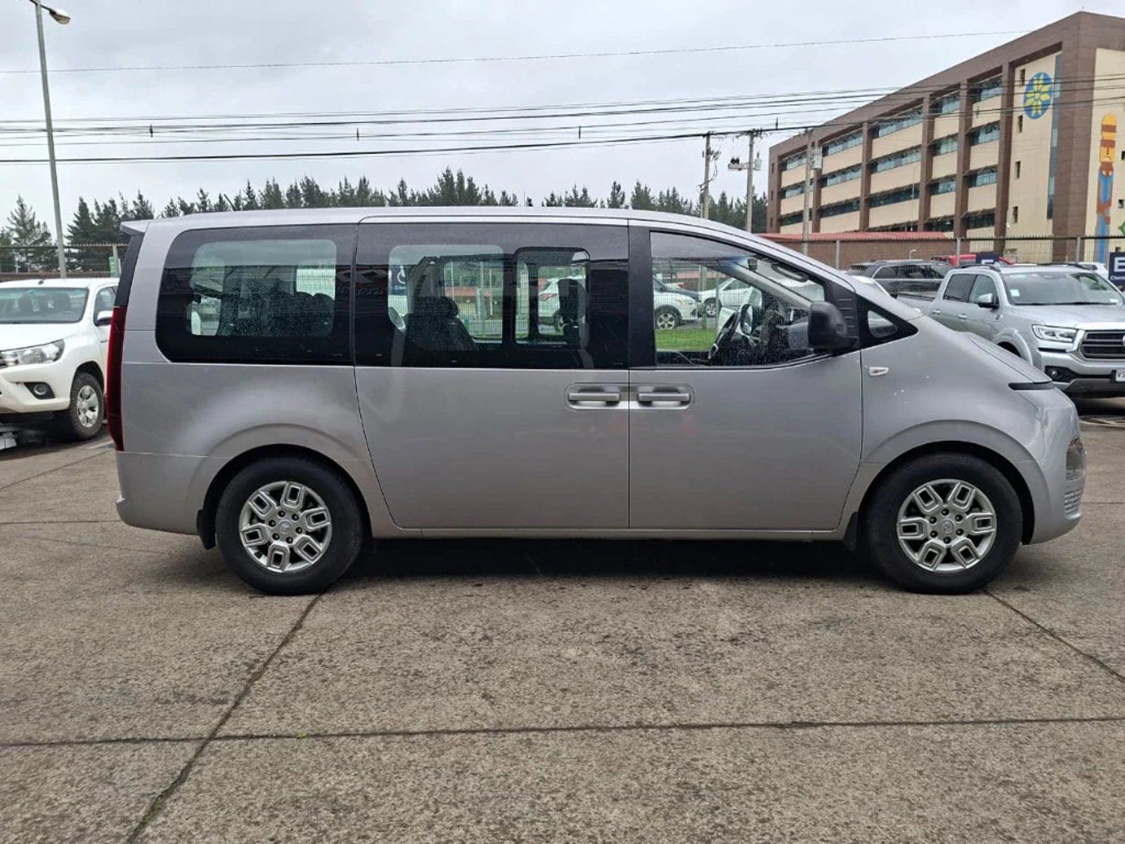 Hyundai Staria 2024 - Foto 4 de 20