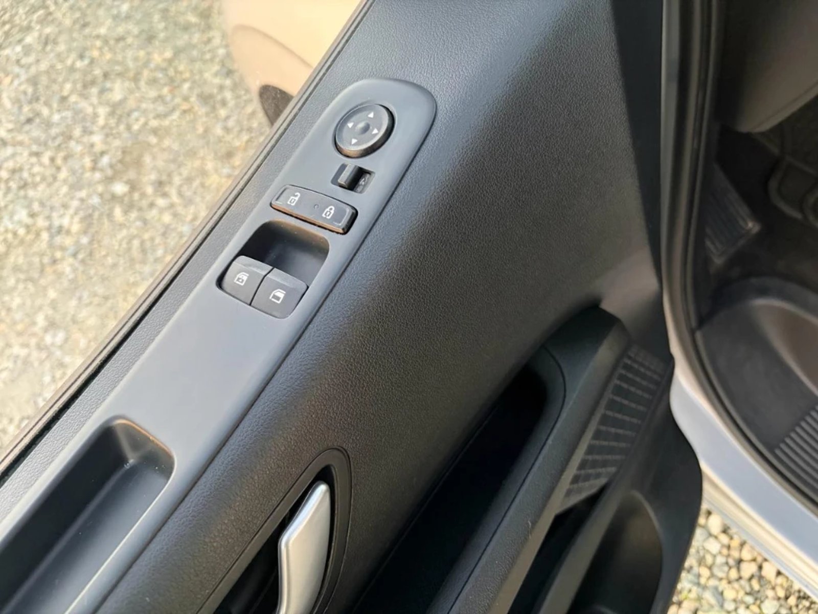 HYUNDAI STARIA FURGÓN 2024 - Imagen 13 de 20