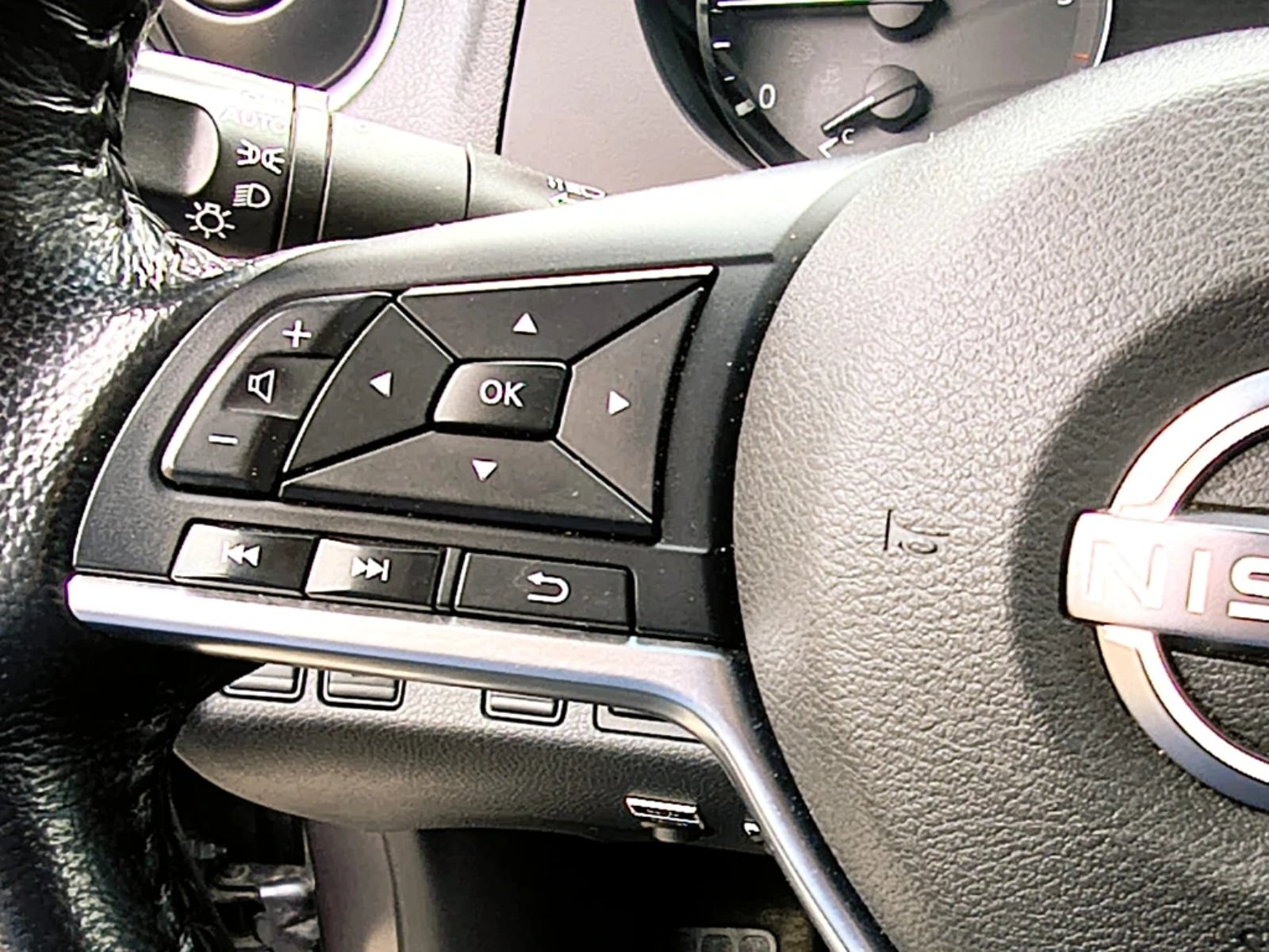 NISSAN NAVARA 2023 - Imagen 18 de 20