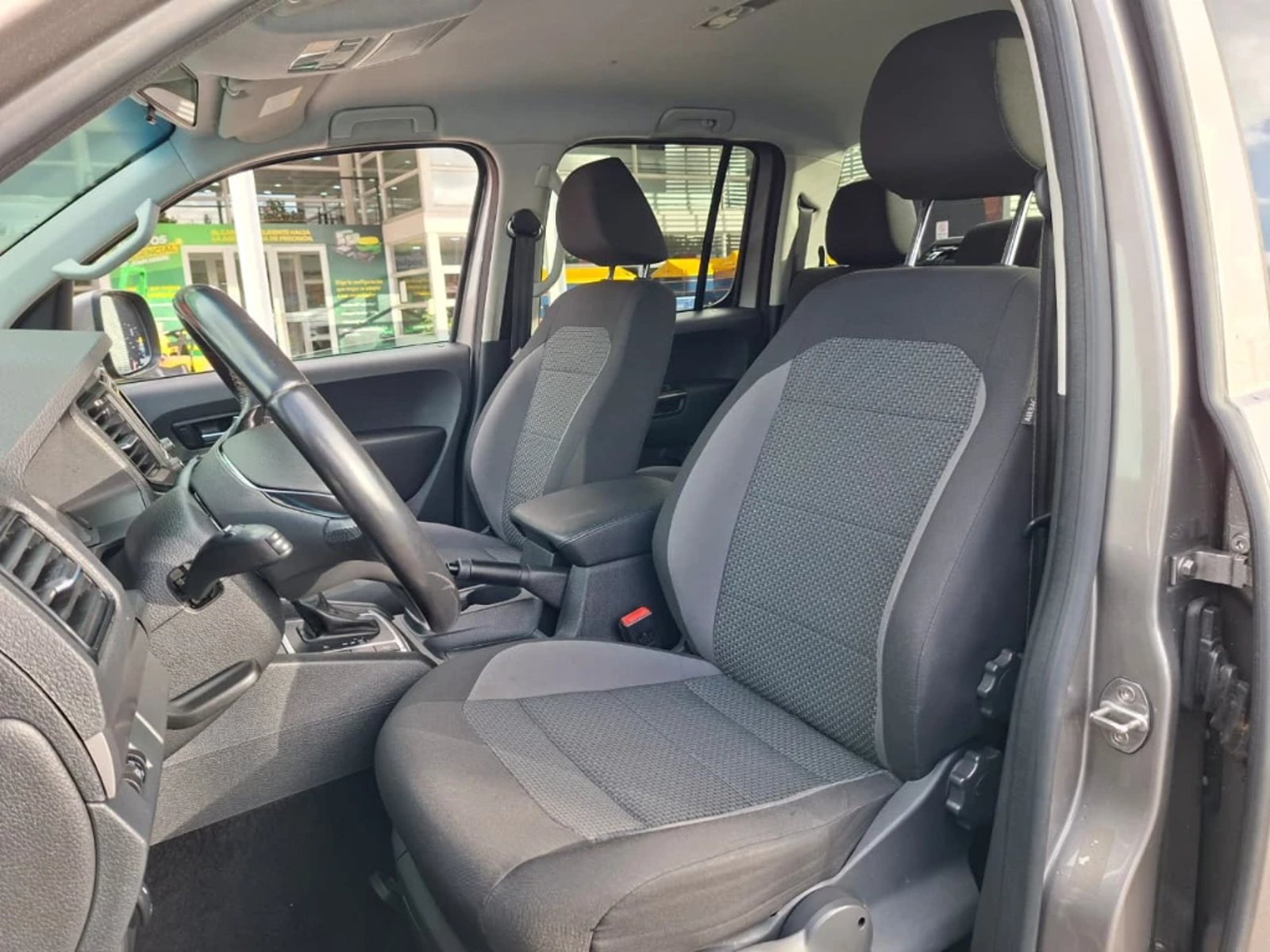 VOLKSWAGEN AMAROK 2023 - Imagen 13 de 20