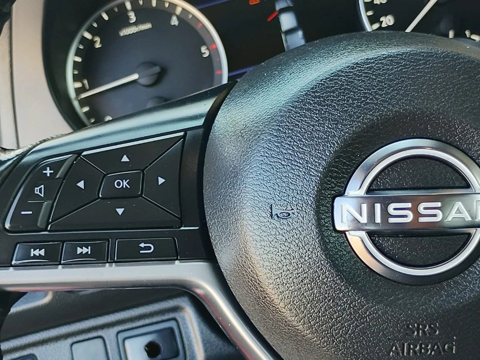 NISSAN NAVARA 2023 - Imagen 19 de 20