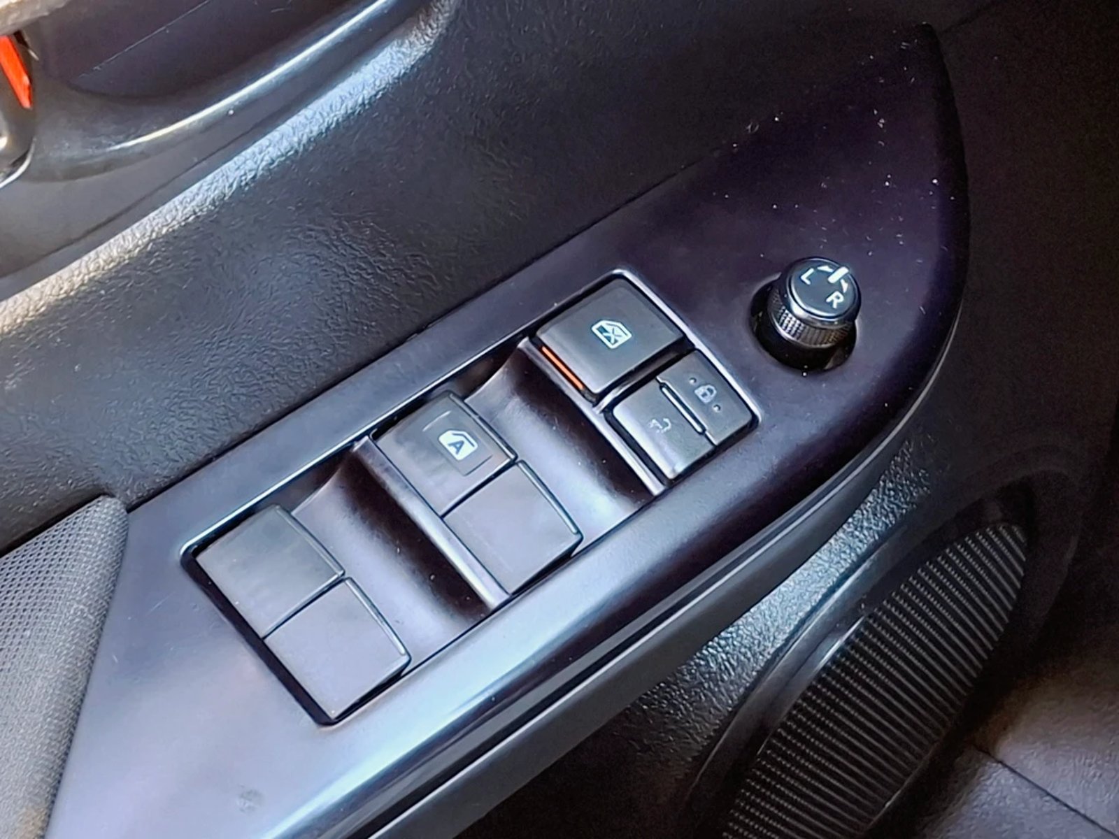TOYOTA HILUX 2023 - Imagen 13 de 20