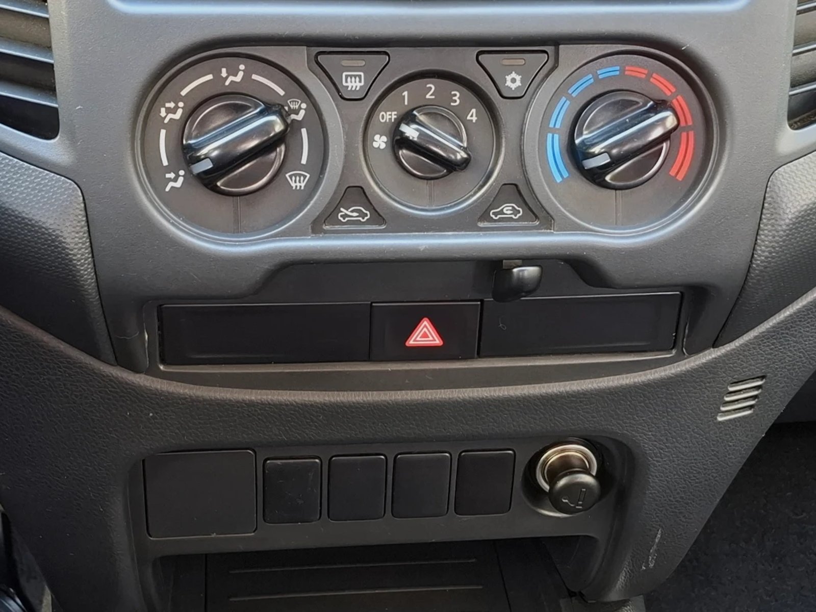 MITSUBISHI L200 2021 - Imagen 19 de 20
