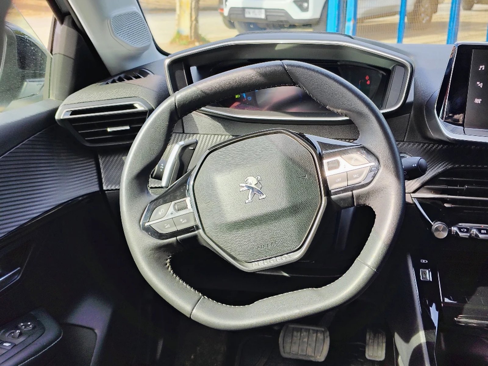 PEUGEOT 208 2023 - Imagen 16 de 20