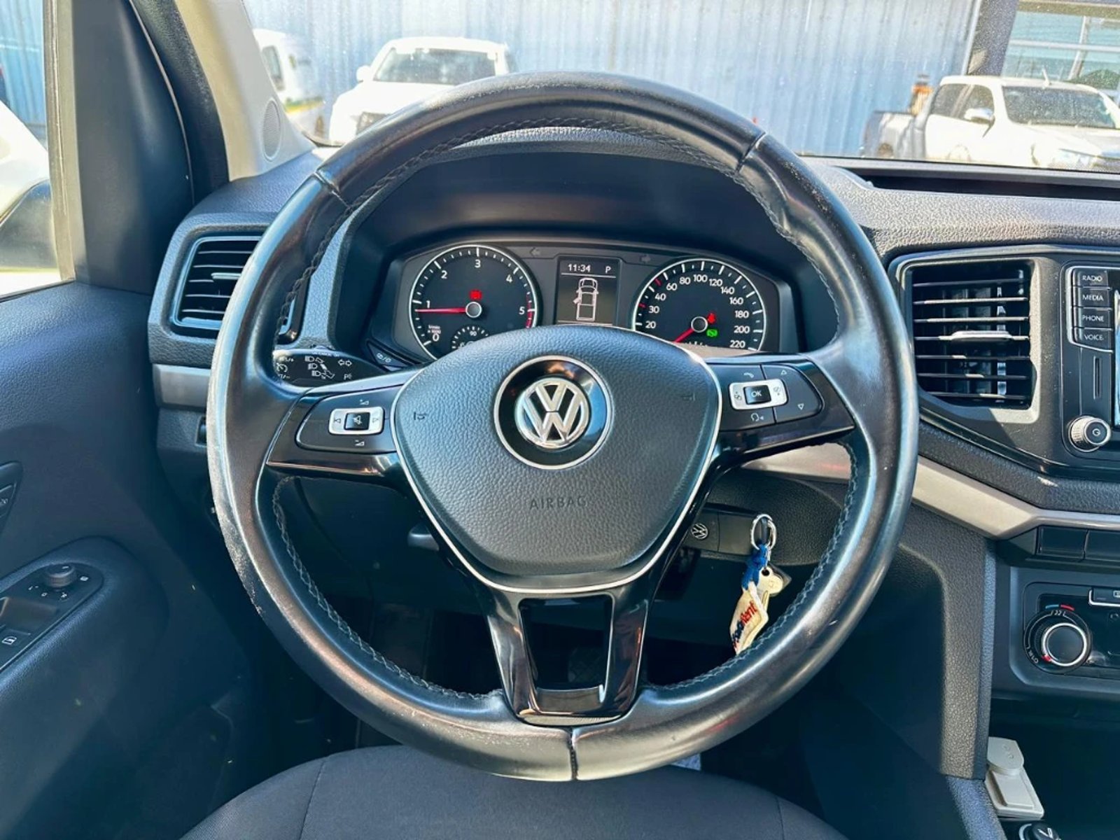VOLKSWAGEN AMAROK 2023 - Imagen 16 de 20