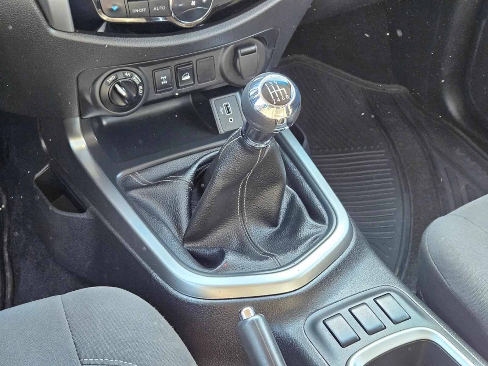 NISSAN NAVARA 2023 - Imagen 14 de 20