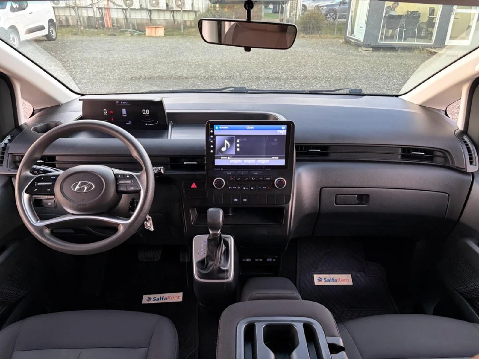 HYUNDAI STARIA FURGÓN 2024 - Imagen 15 de 20