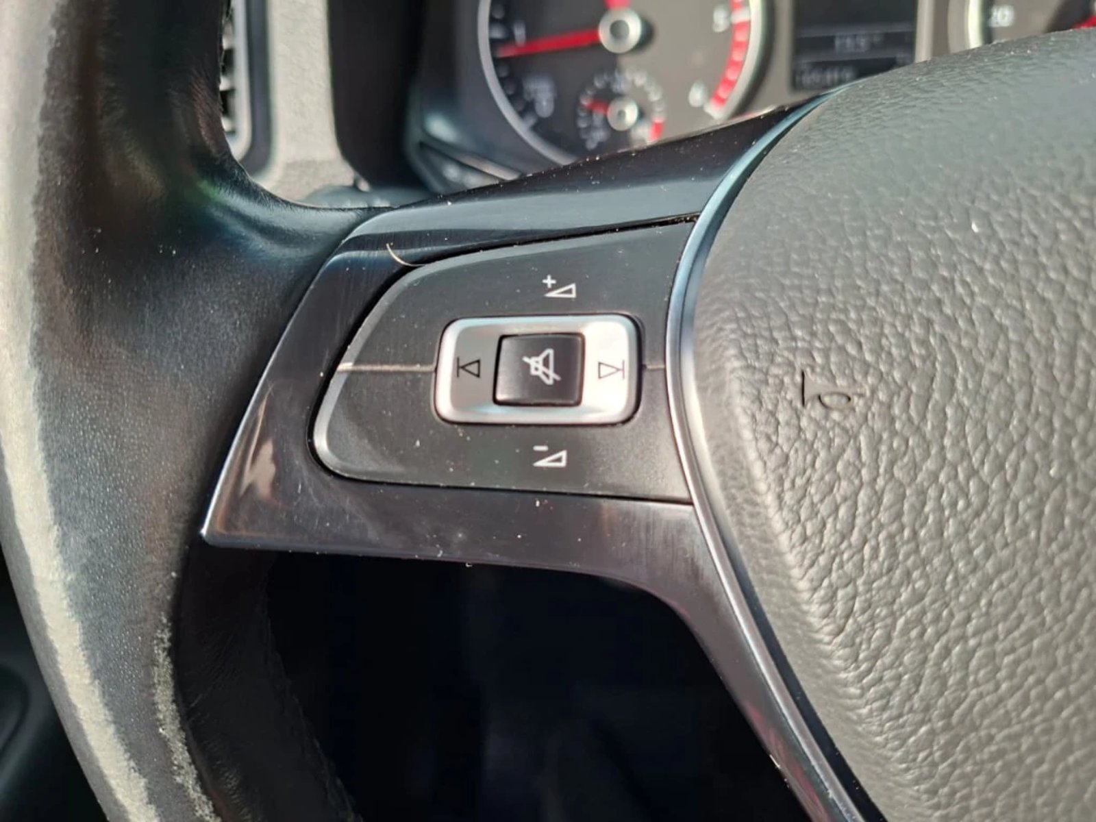 VOLKSWAGEN AMAROK 2023 - Imagen 18 de 20