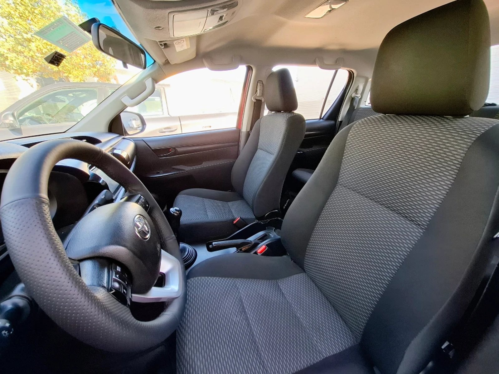 TOYOTA HILUX 2023 - Imagen 12 de 20