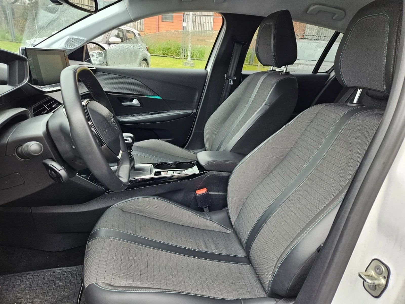 PEUGEOT 208 2023 - Imagen 17 de 20