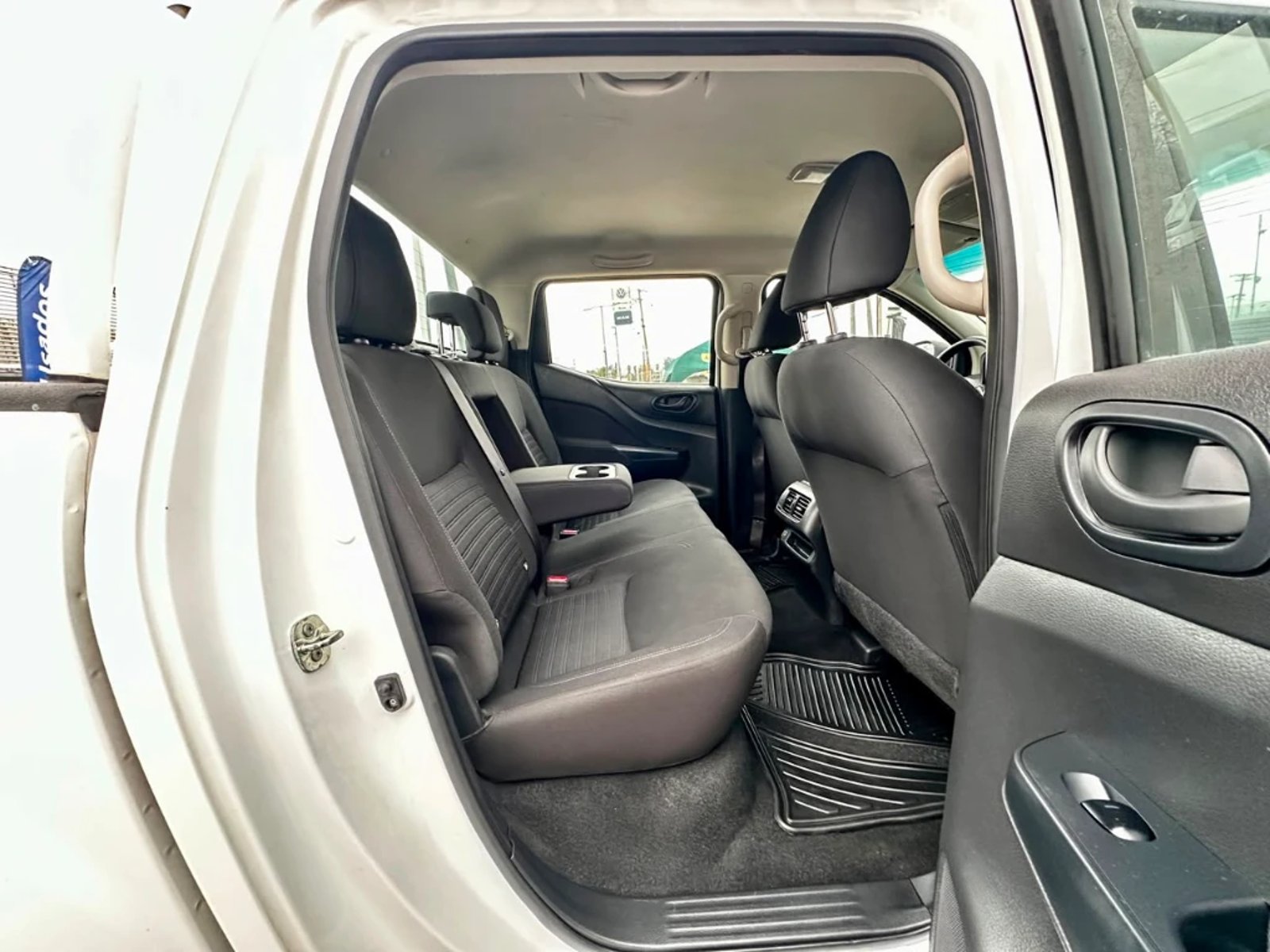 NISSAN NAVARA 2023 - Imagen 13 de 20