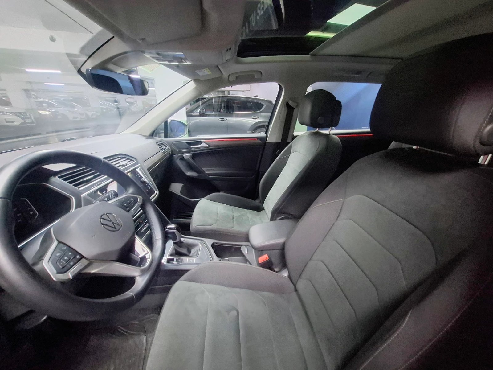 VOLKSWAGEN TIGUAN 2024 - Imagen 12 de 20