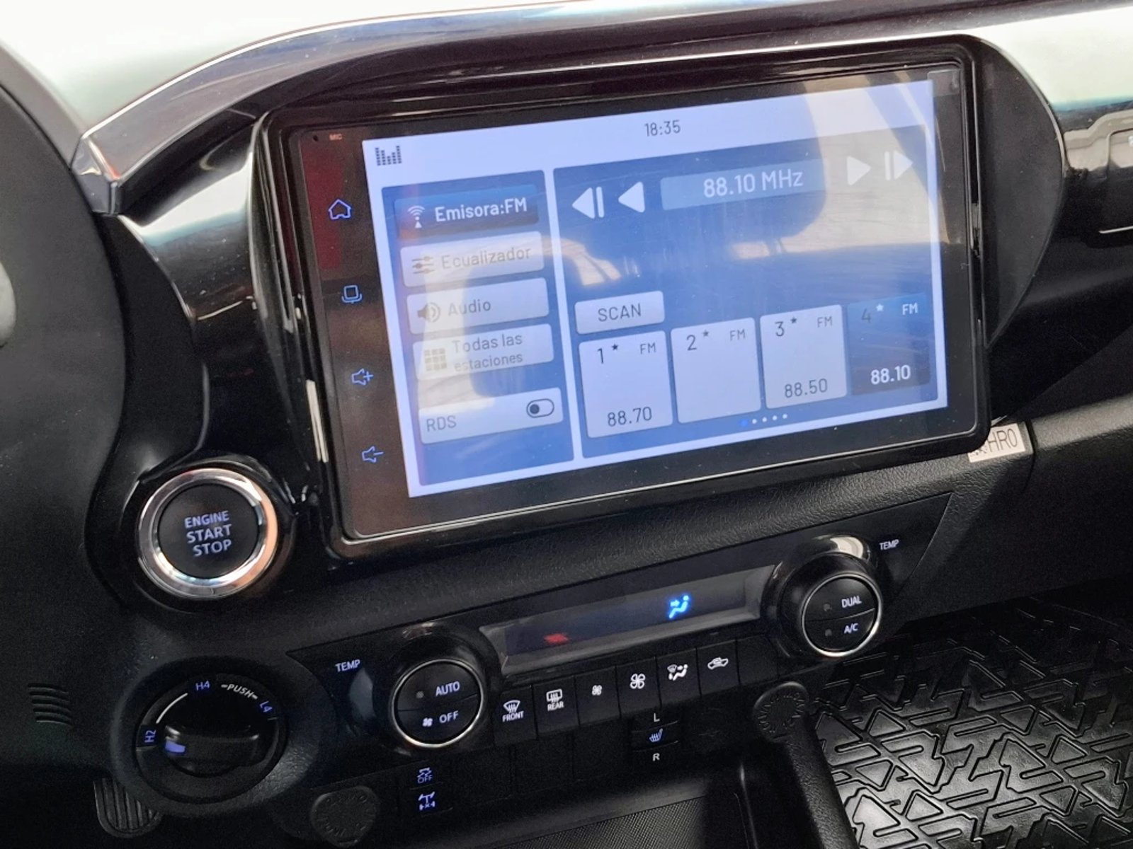 TOYOTA HILUX 2023 - Imagen 18 de 20