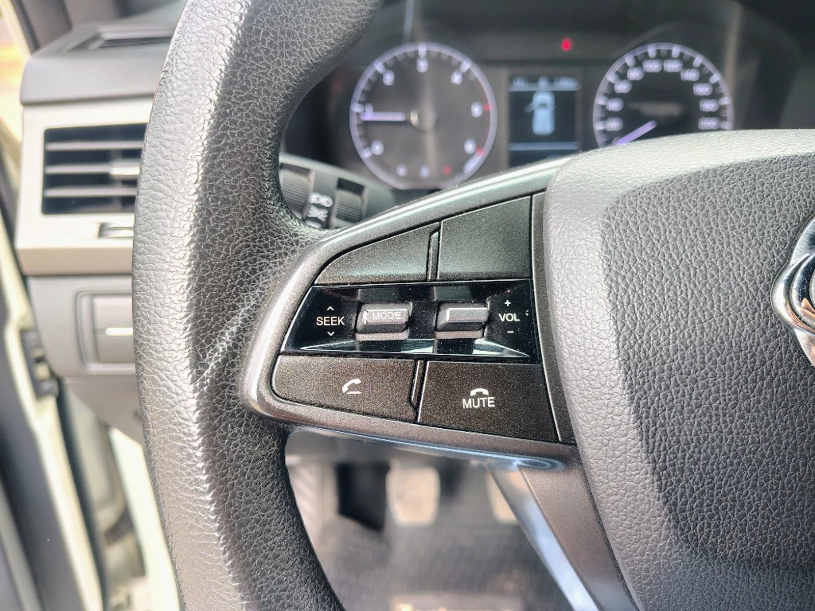 SSANGYONG GRAND MUSSO 2023 - Imagen 18 de 20