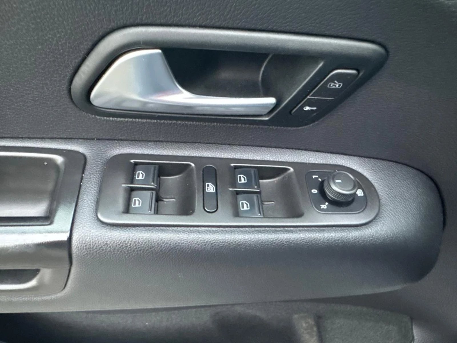 VOLKSWAGEN AMAROK 2023 - Imagen 15 de 20