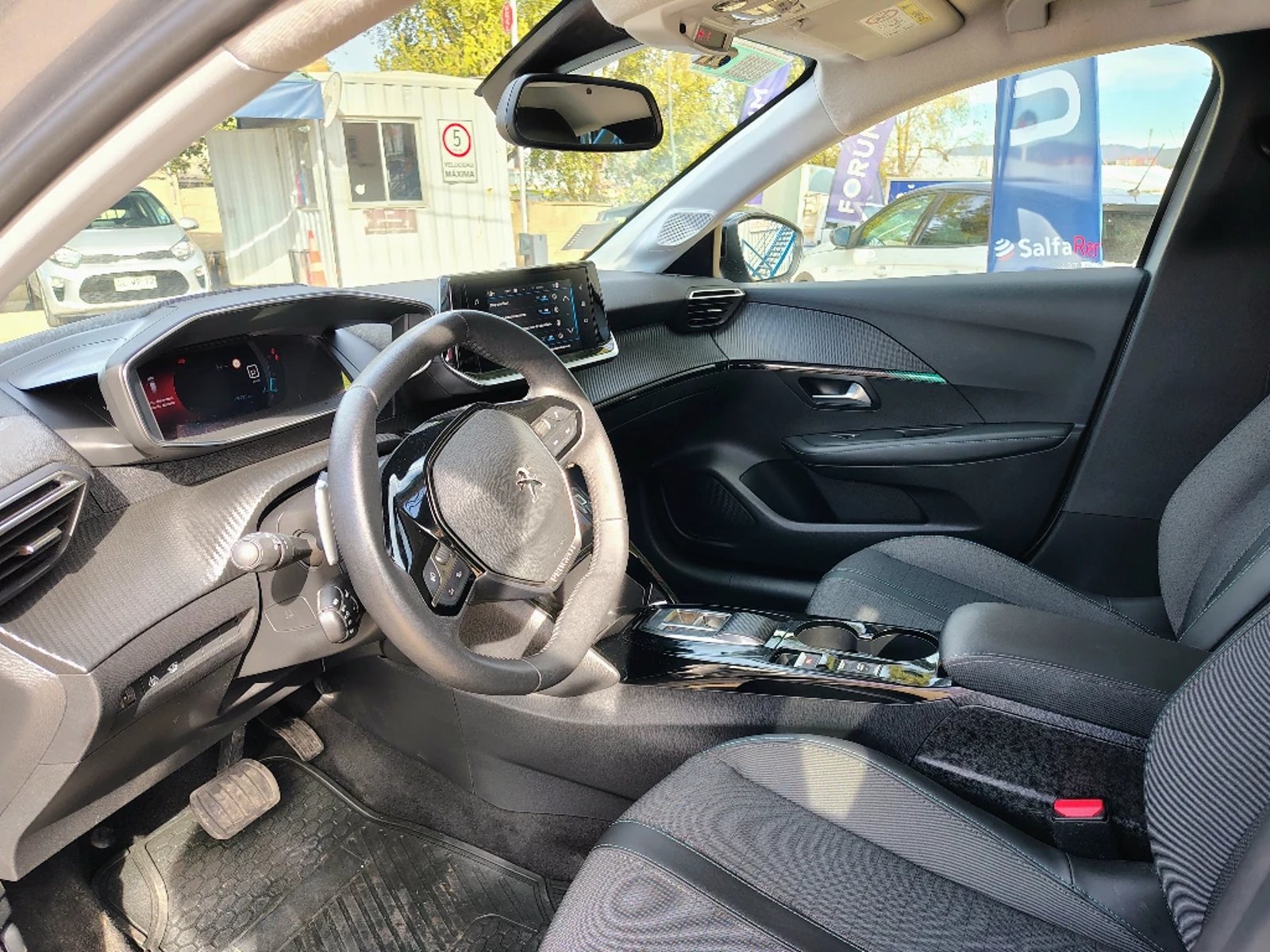 PEUGEOT 208 2023 - Imagen 17 de 20