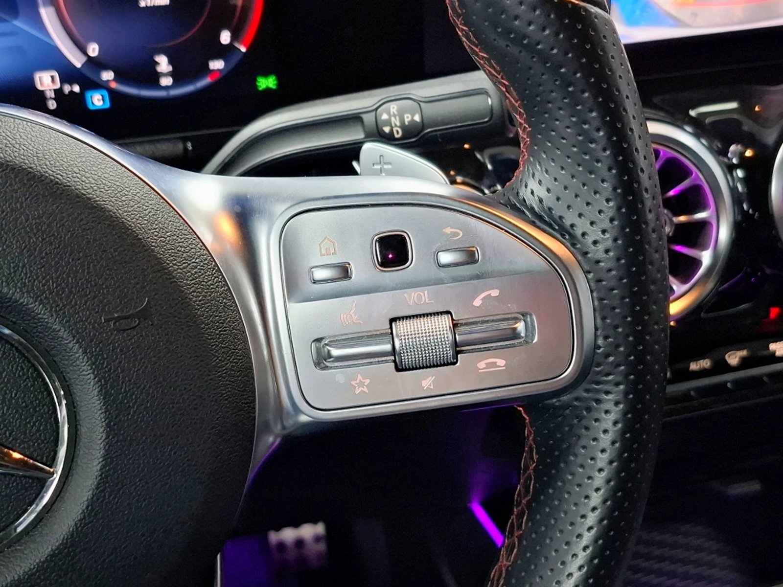 MERCEDES-BENZ GLA 220 2023 - Imagen 18 de 20