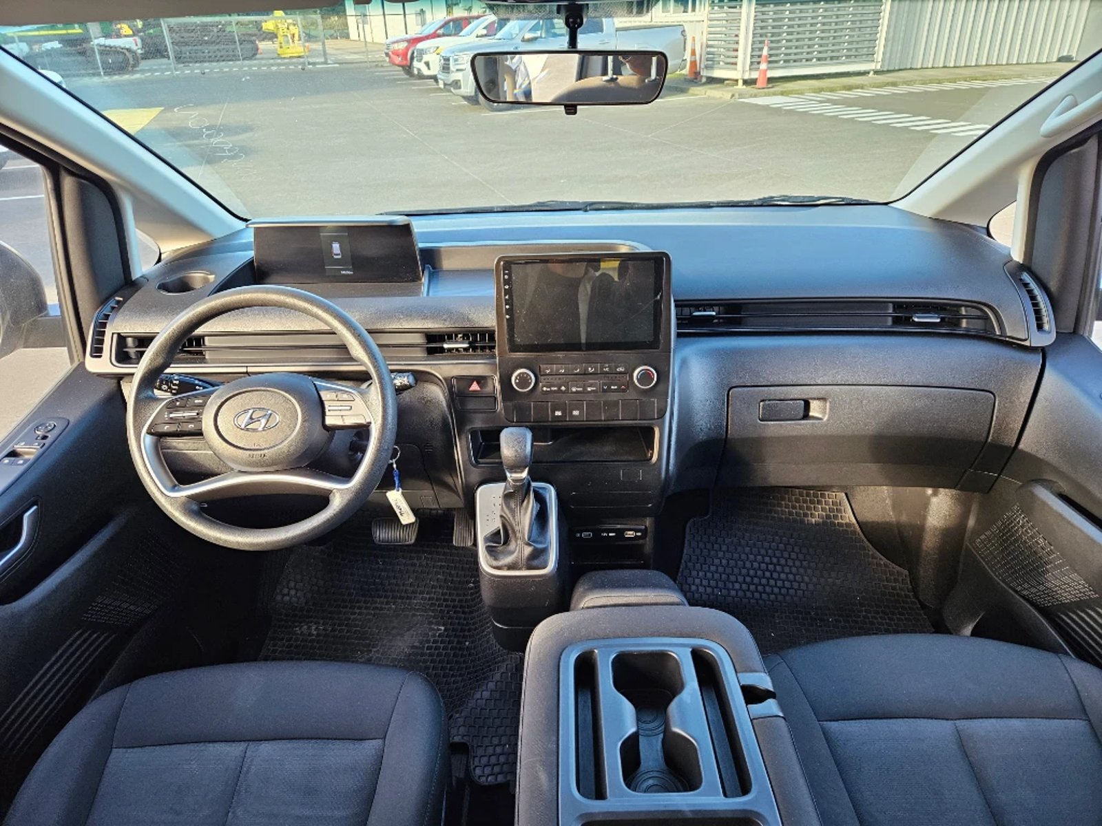 Hyundai Staria 2024 - Imagen 12 de 20