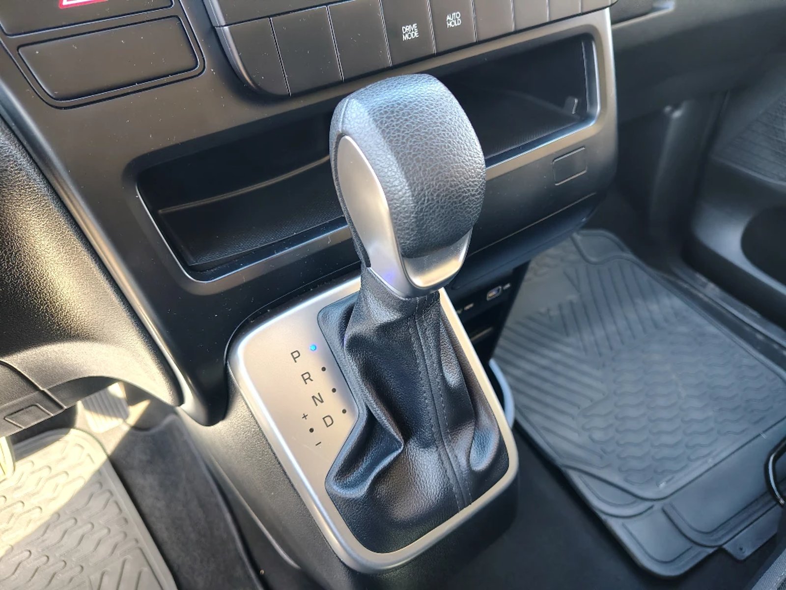 HYUNDAI STARIA FURGÓN 2024 - Imagen 18 de 20