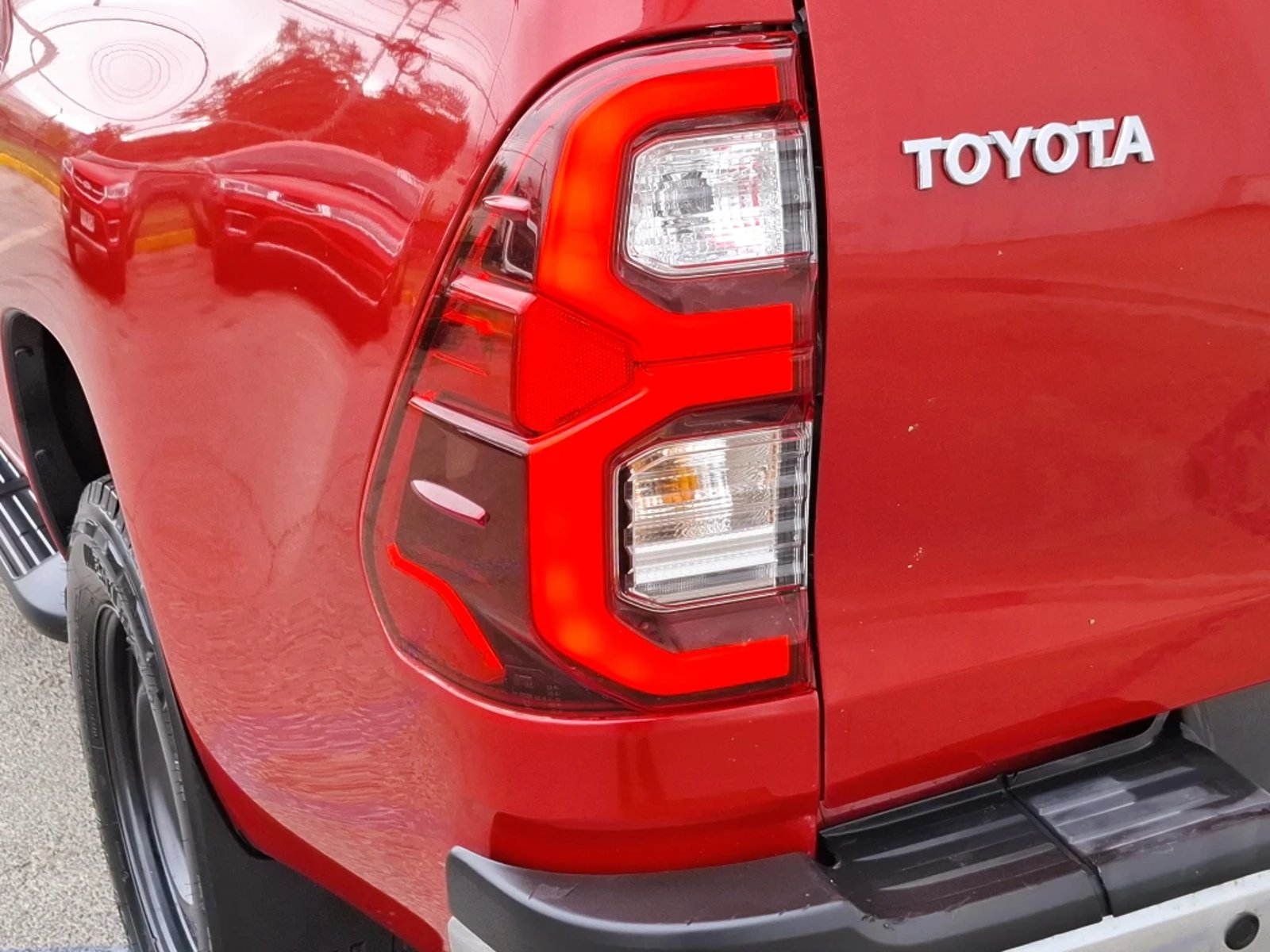 TOYOTA HILUX 2023 - Imagen 11 de 20