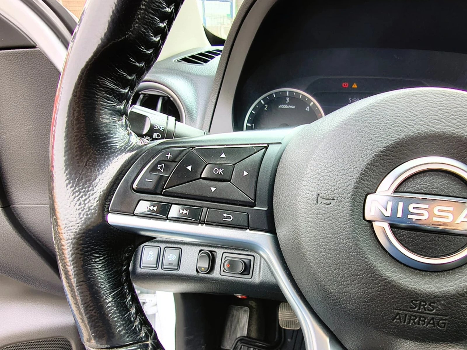 NISSAN NAVARA 2023 - Imagen 18 de 20