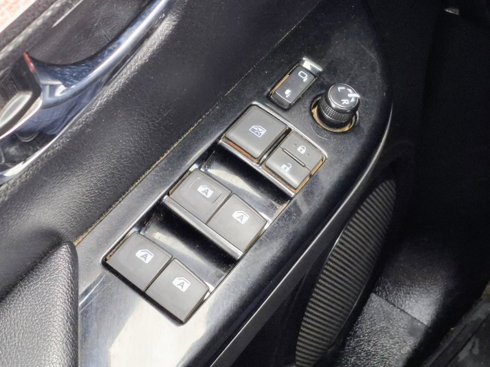 TOYOTA HILUX 2023 - Imagen 12 de 20