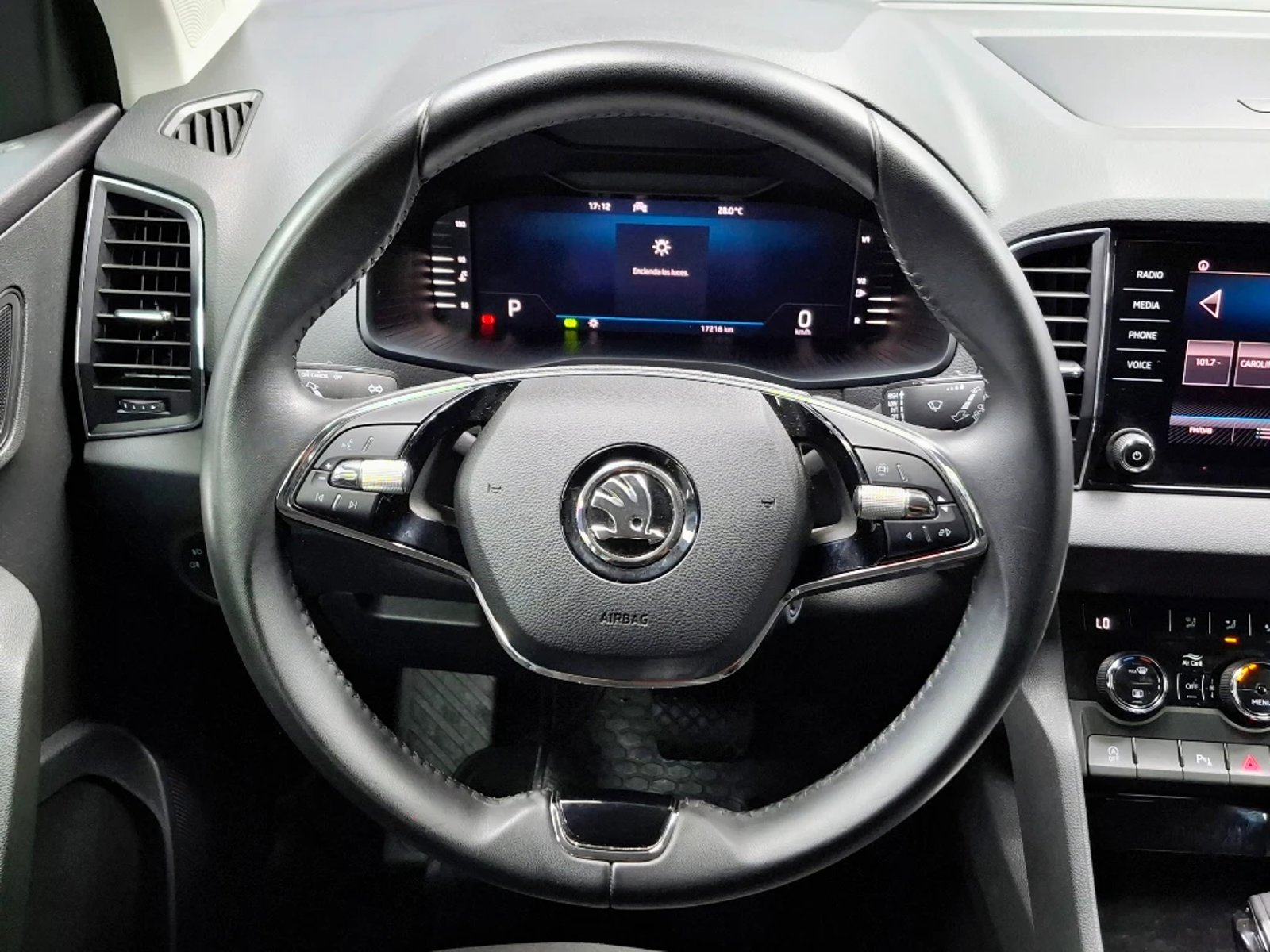 SKODA KAROQ 2024 - Imagen 15 de 20