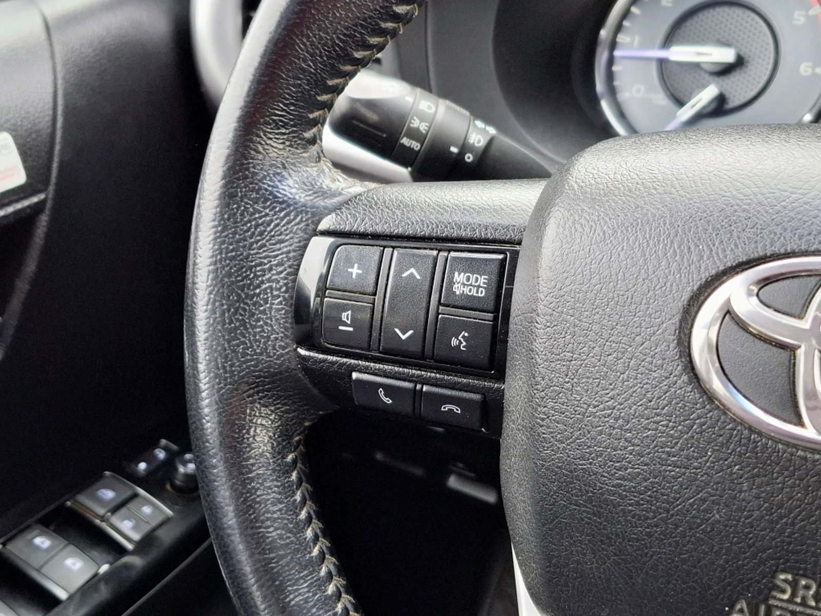 TOYOTA HILUX 2023 - Imagen 14 de 20