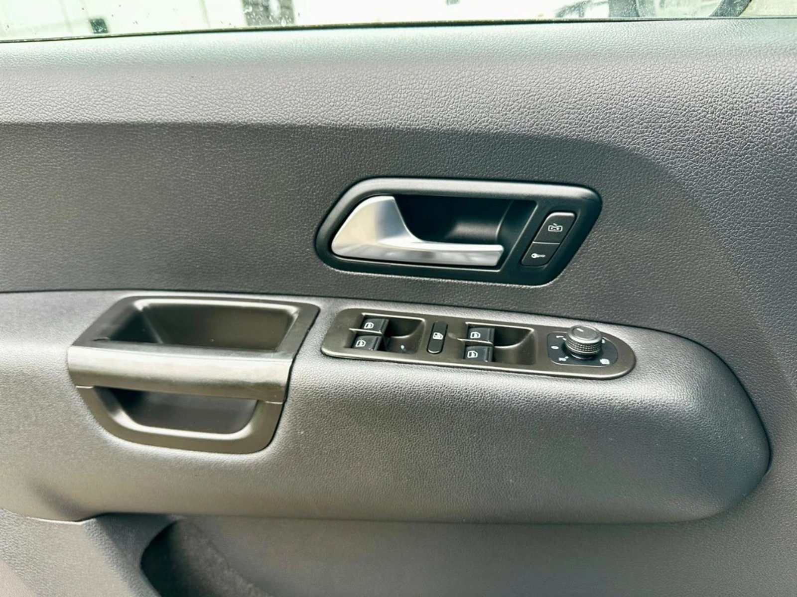 VOLKSWAGEN AMAROK 2023 - Imagen 15 de 20