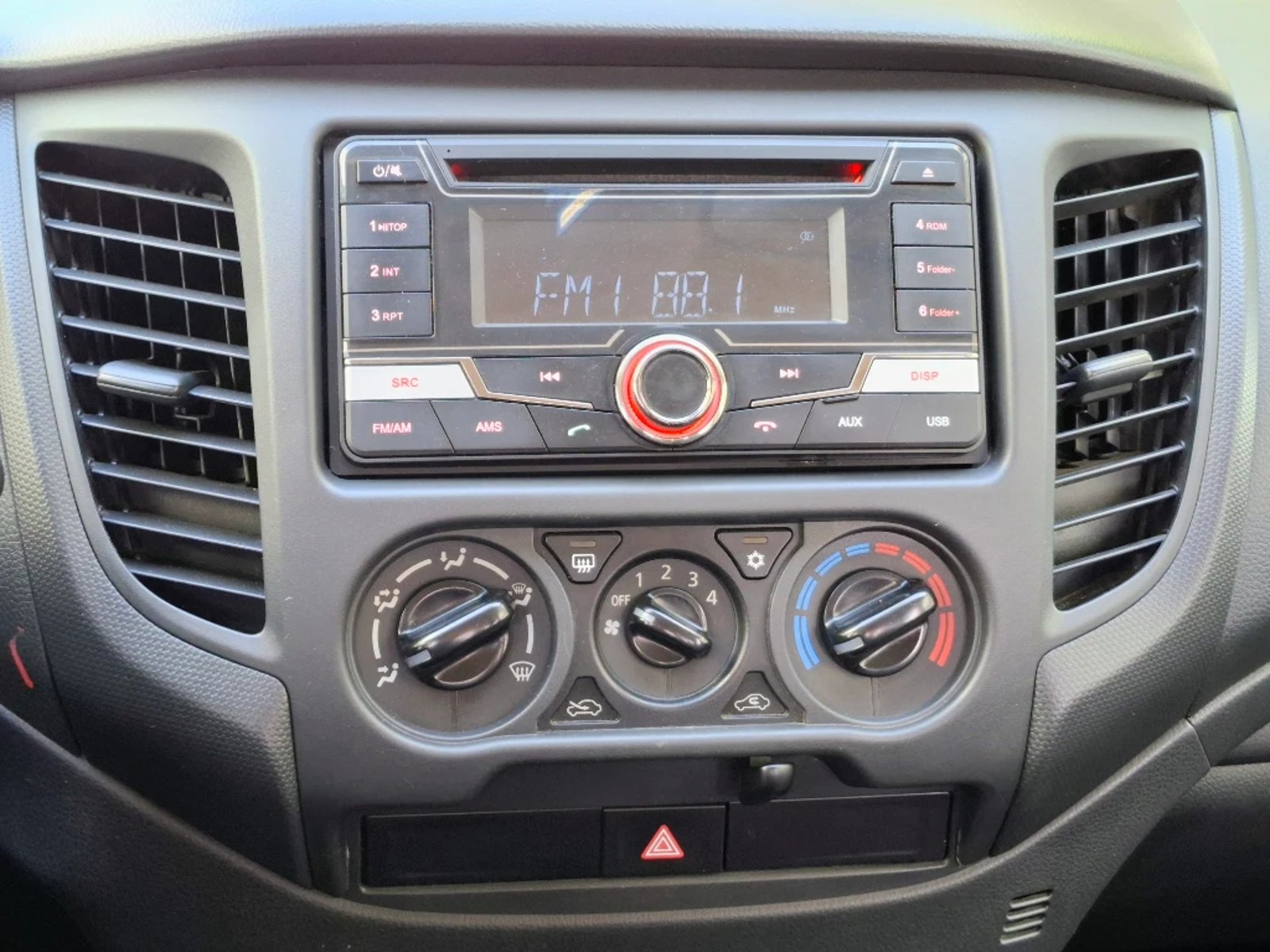 MITSUBISHI L200 2021 - Imagen 18 de 20