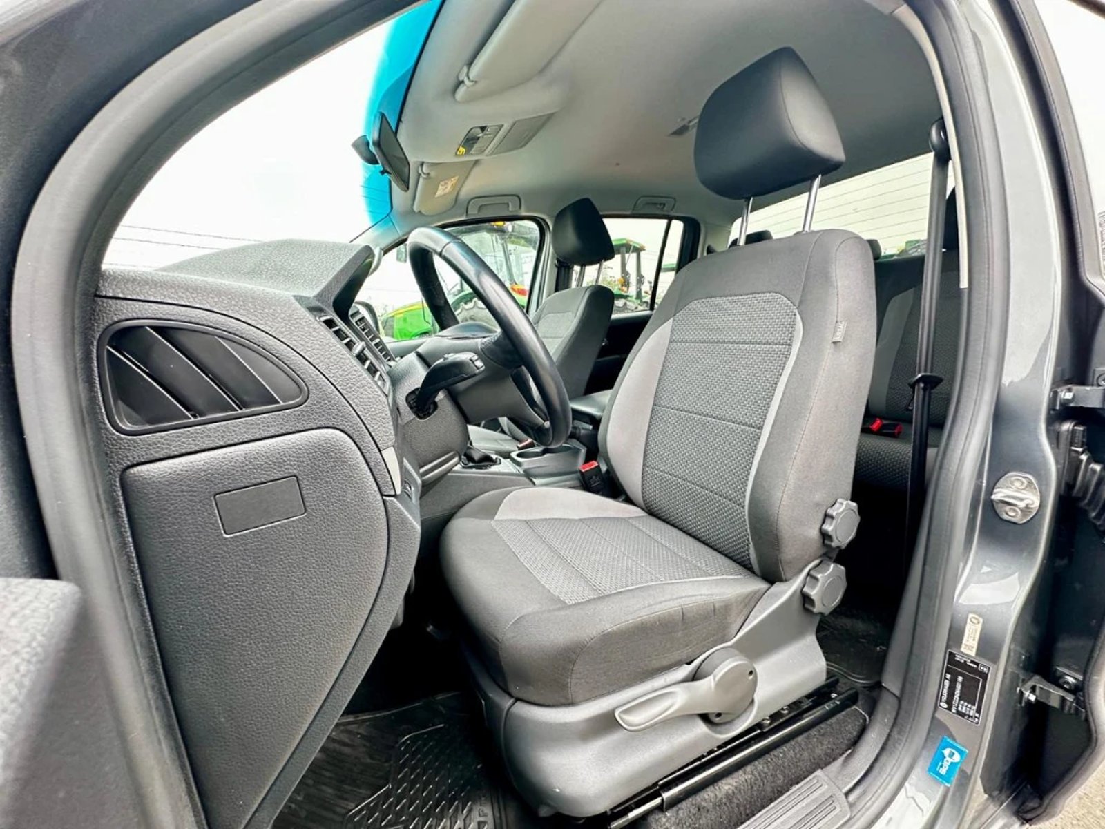 VOLKSWAGEN AMAROK 2023 - Imagen 13 de 20