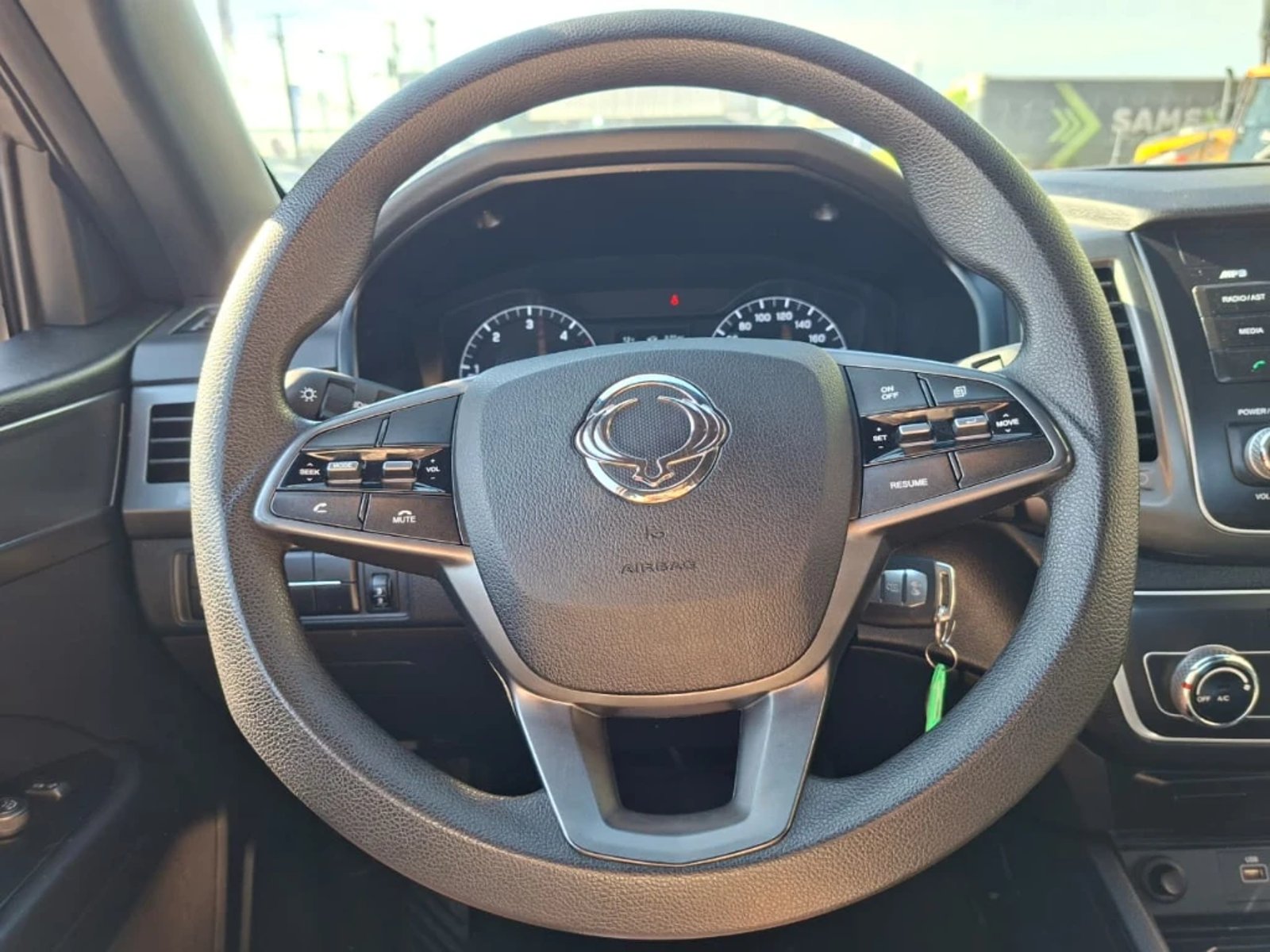 SSANGYONG GRAND MUSSO 2023 - Imagen 16 de 20