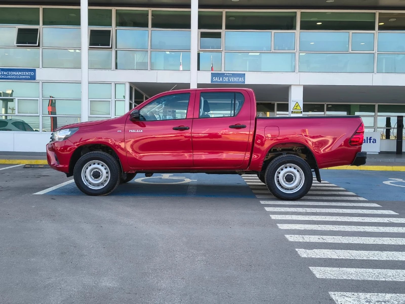 Toyota Hilux 2023 - Foto 4 de 20