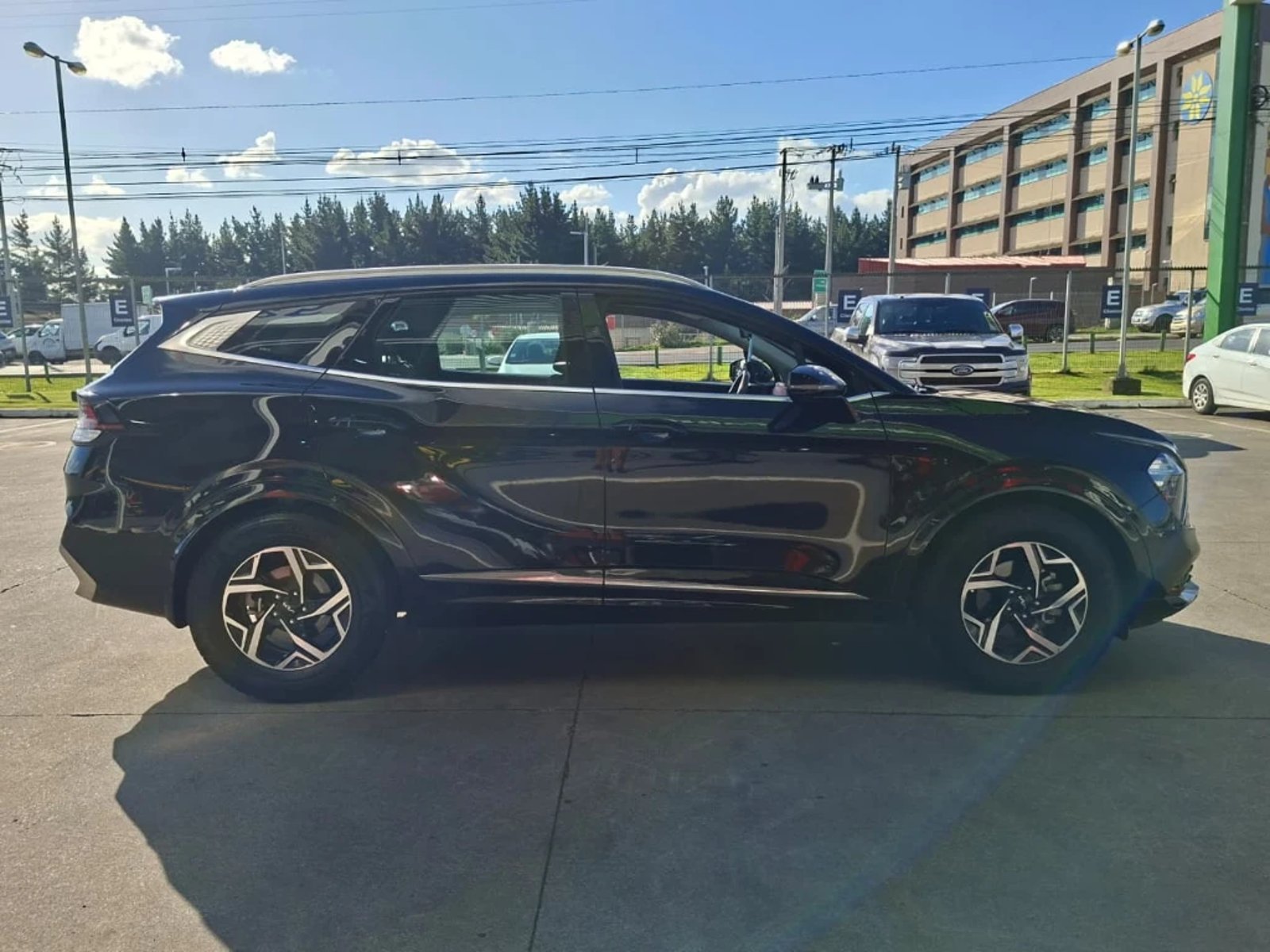 KIA SPORTAGE 2023 - Imagen 4 de 20