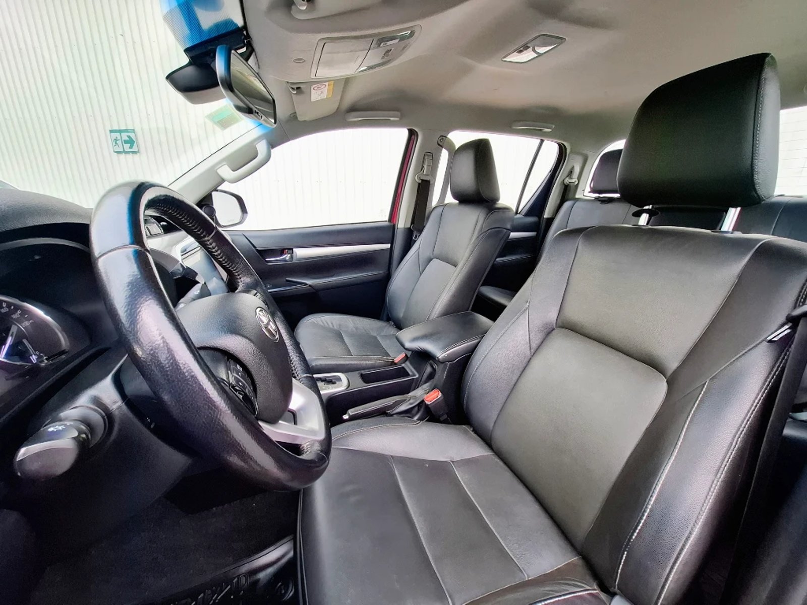 TOYOTA HILUX 2023 - Imagen 11 de 20