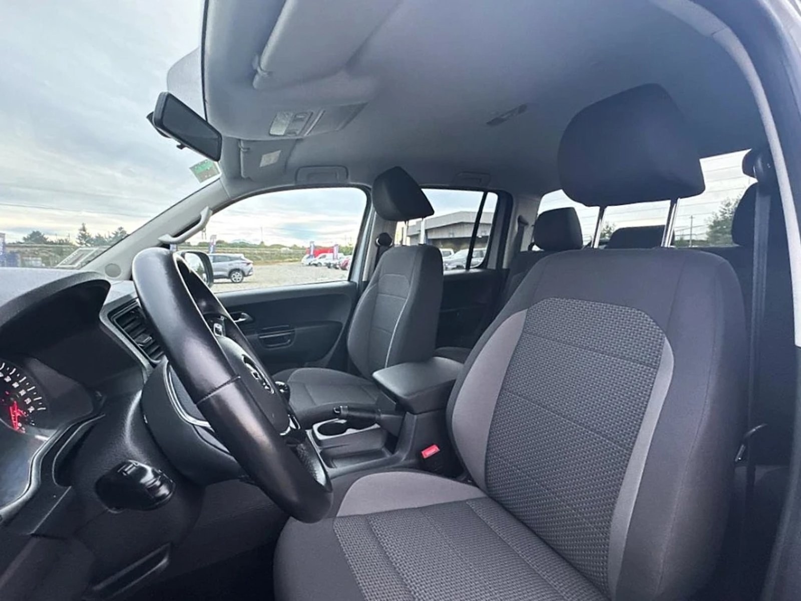 VOLKSWAGEN AMAROK 2023 - Imagen 13 de 20