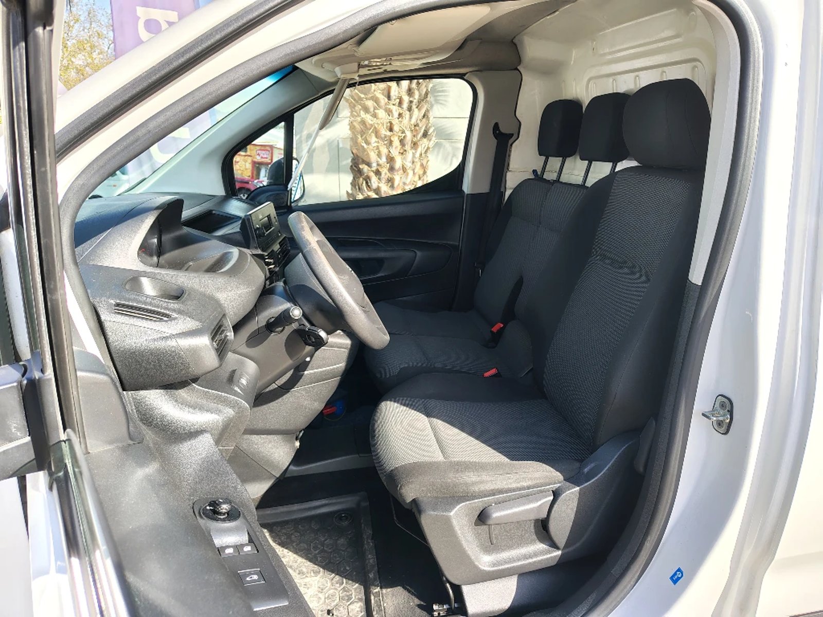 PEUGEOT PARTNER 2023 - Imagen 17 de 20