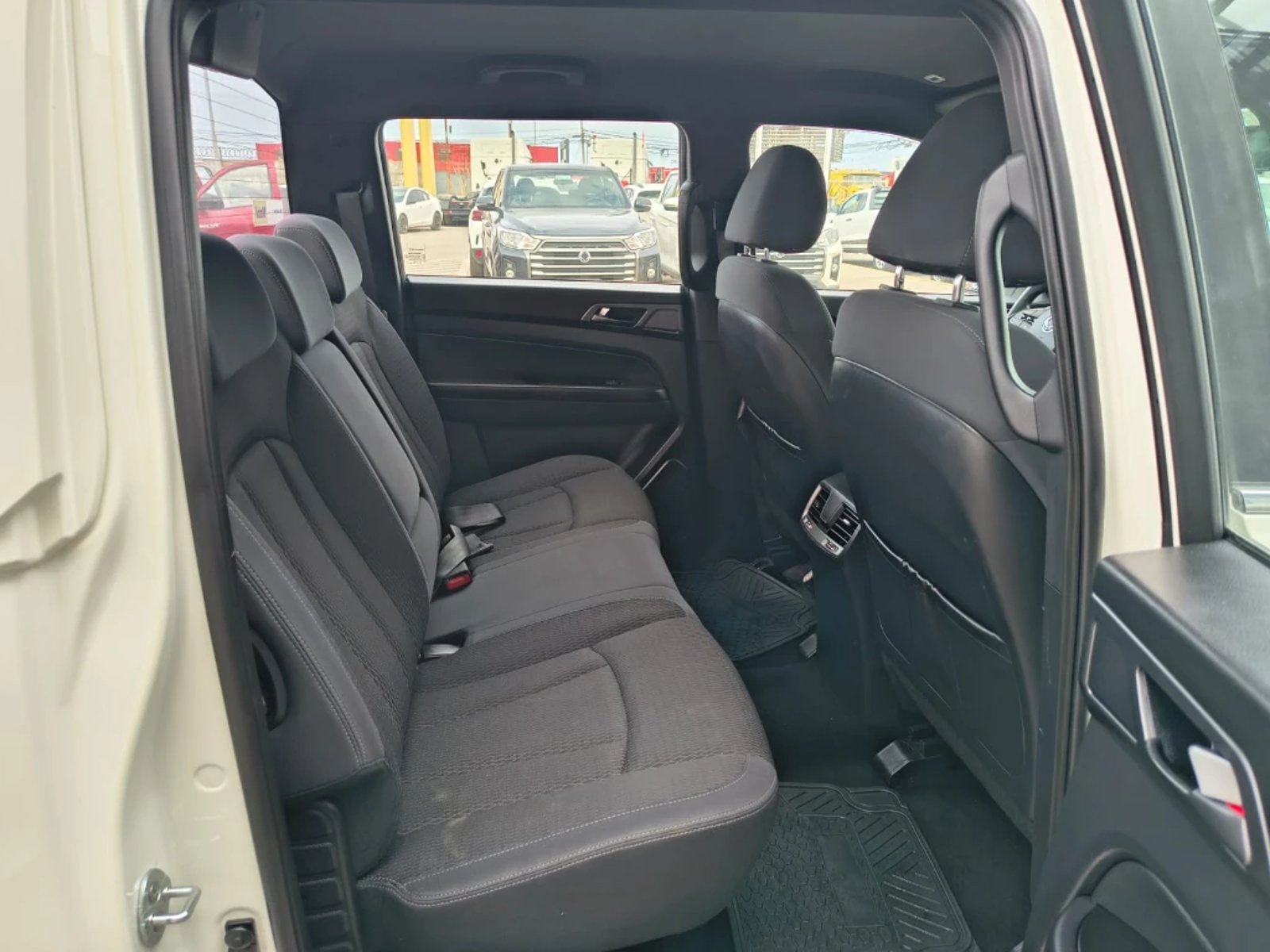 SsangYong Grand musso 2023 - Imagen 18 de 20