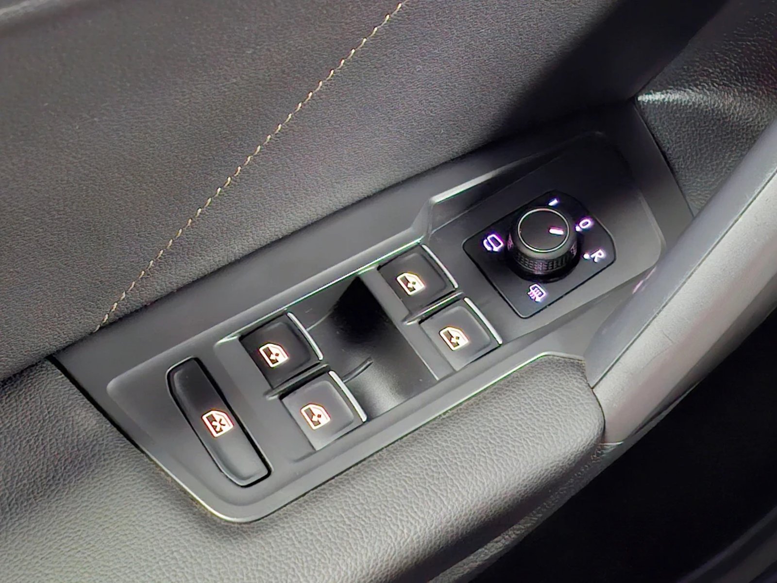 VOLKSWAGEN TIGUAN 2024 - Imagen 13 de 20