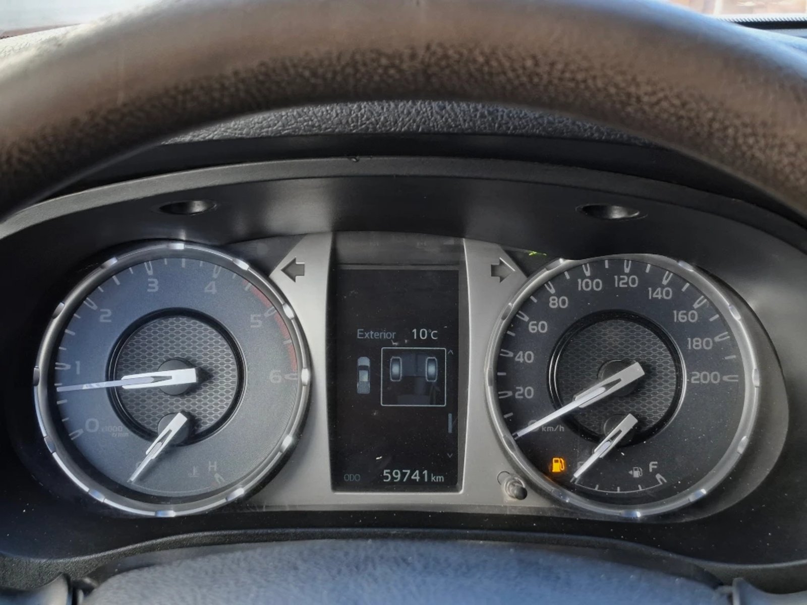 TOYOTA HILUX 2023 - Imagen 15 de 20