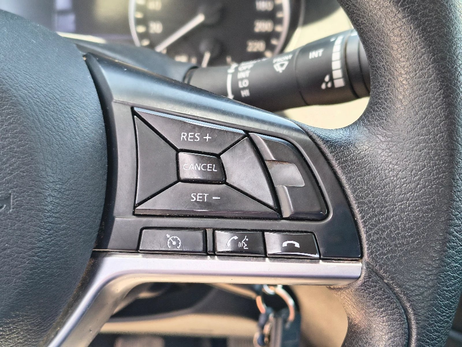 NISSAN NAVARA 2023 - Imagen 17 de 20