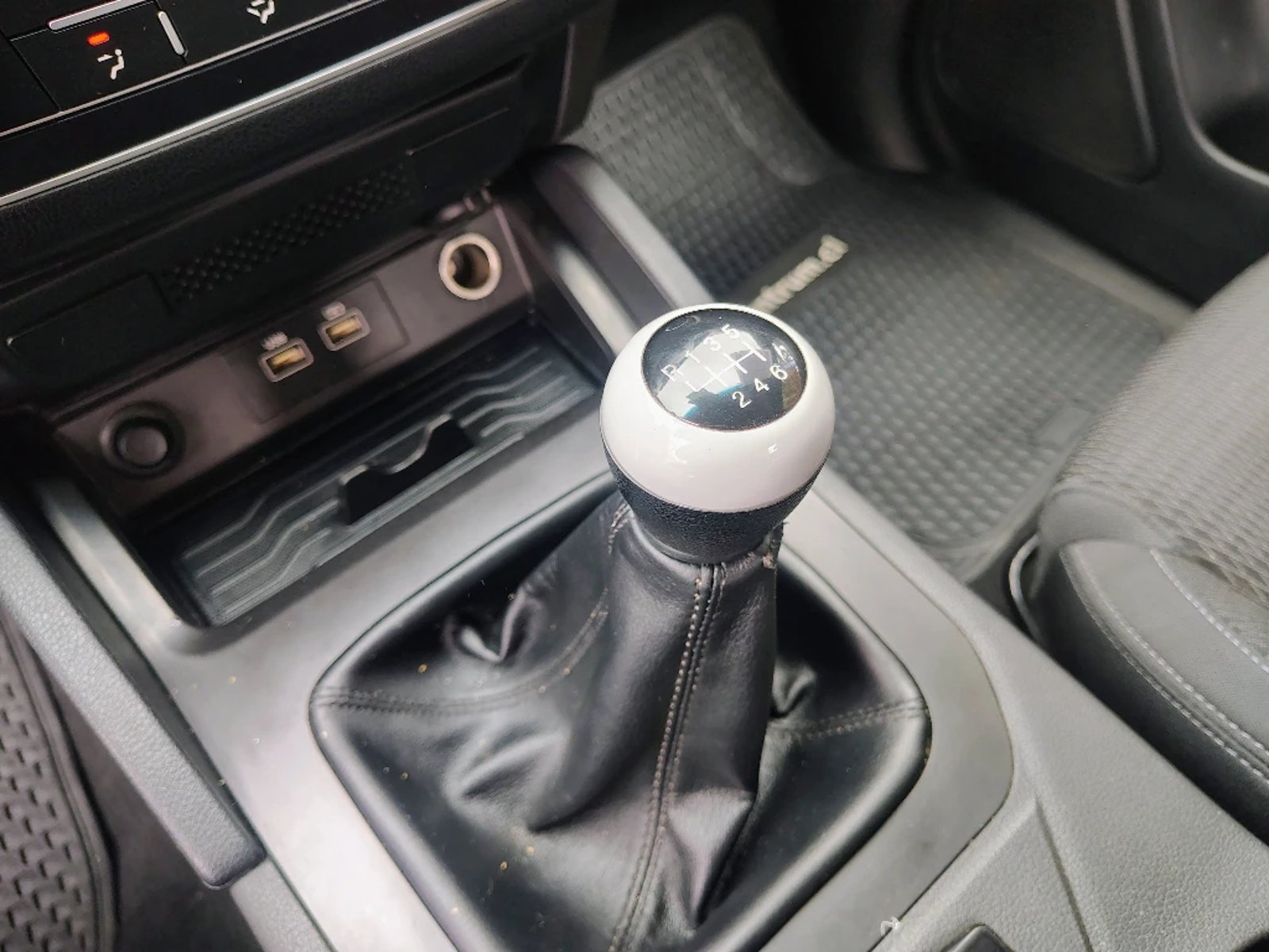 SSANGYONG GRAND MUSSO 2023 - Imagen 15 de 20