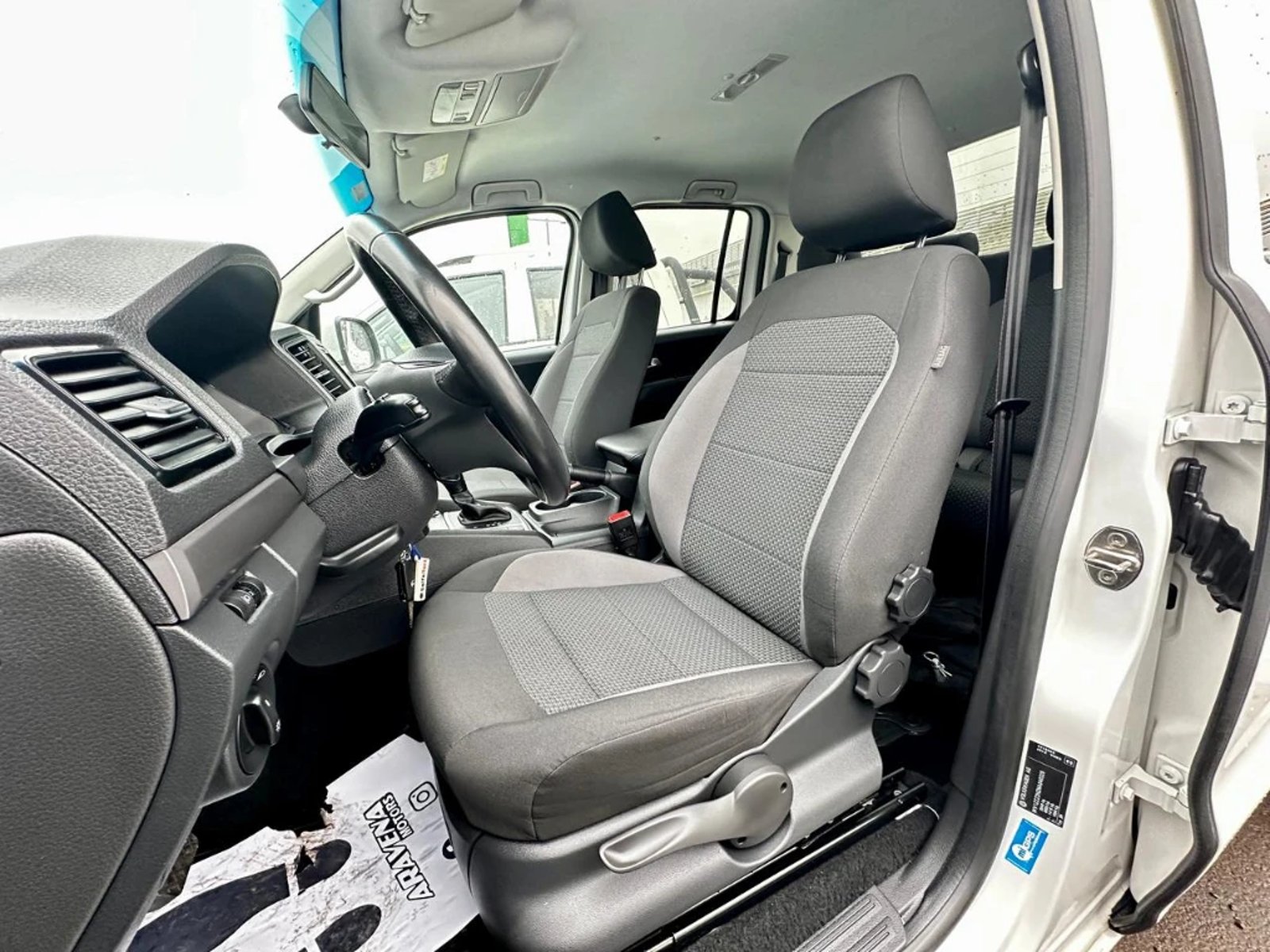 VOLKSWAGEN AMAROK 2023 - Imagen 13 de 20