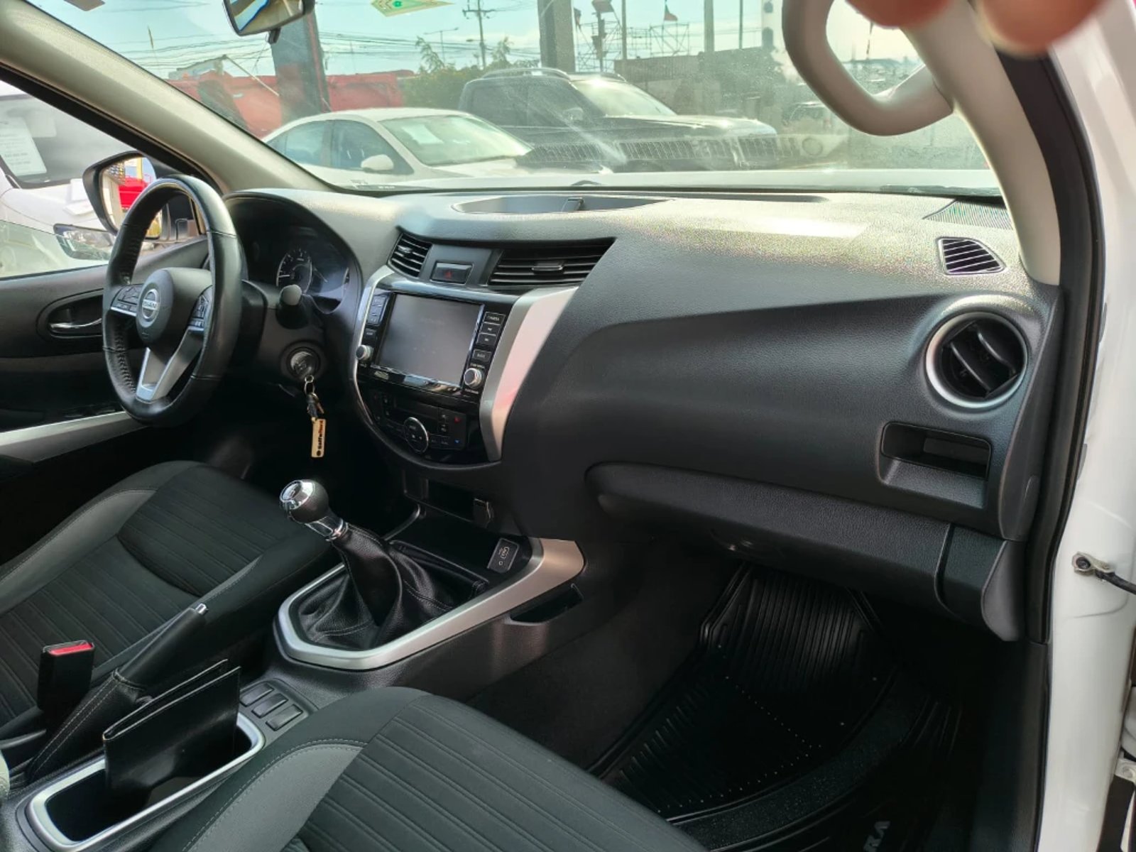 NISSAN NAVARA 2023 - Imagen 17 de 20