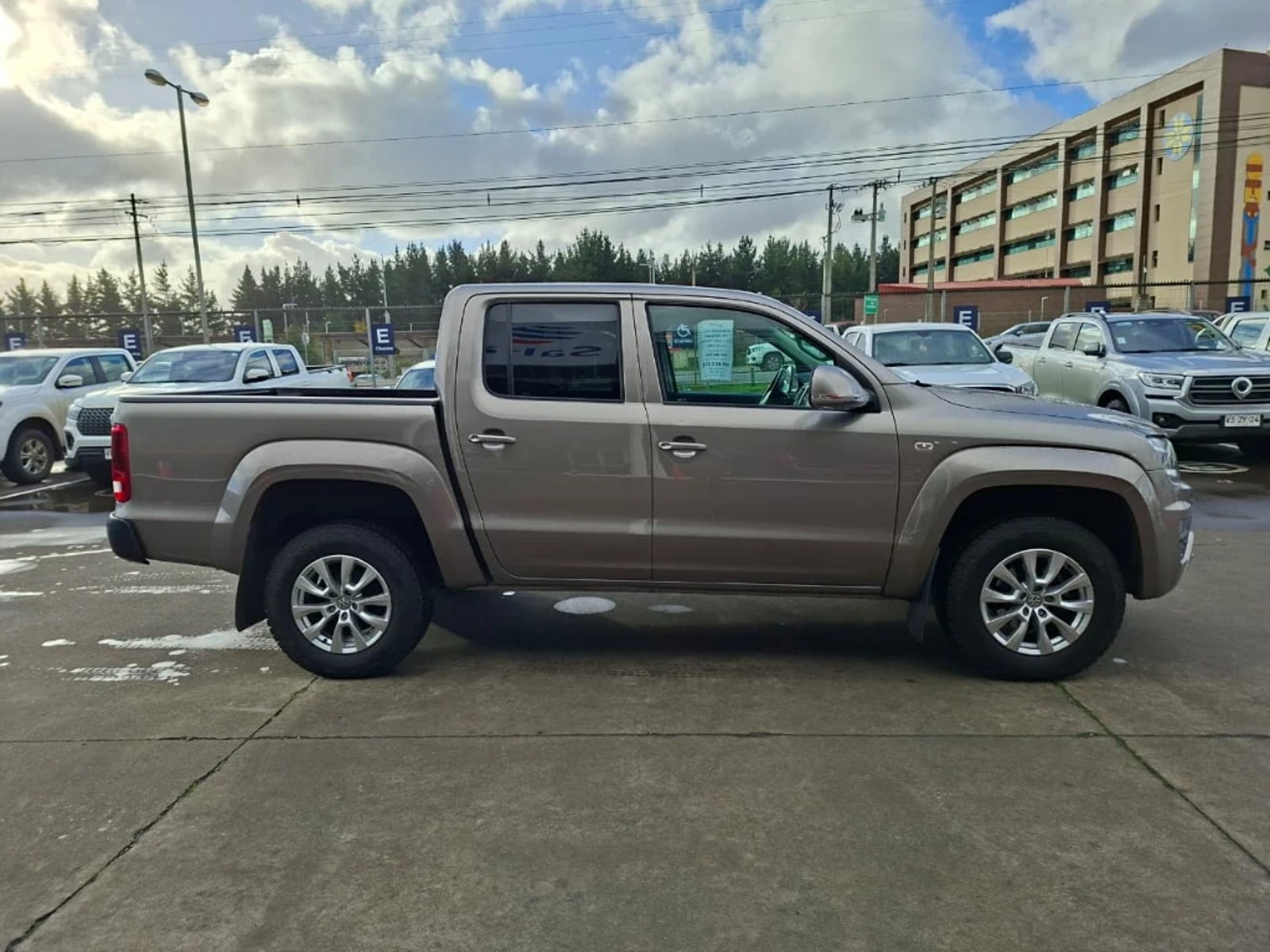 VOLKSWAGEN AMAROK 2023 - Imagen 5 de 20